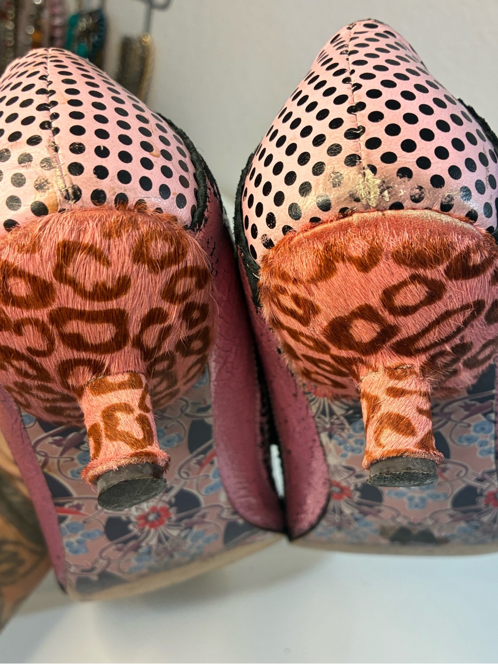 VTG Irregular Choice 41EU 10 Pink Patterned Kitten Heel Pumps Distressed READ - Picture 13 of 16